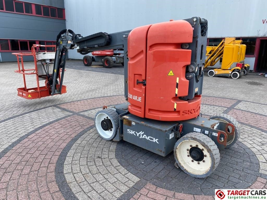 SkyJack SJ30 ARJE Articulated Electric Boom Work Lift 11M - 铰接臂:图4 SkyJack SJ30 ARJE Articulated Electric Boom Work Lift 11M - 铰接臂:图4