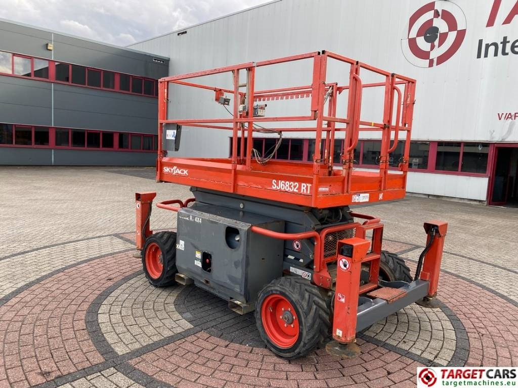 SkyJack SJ6832RT Diesel 4x4 Scissor 6832 Work Lift 1180cm - 剪式升降机:图4 SkyJack SJ6832RT Diesel 4x4 Scissor 6832 Work Lift 1180cm - 剪式升降机:图4
