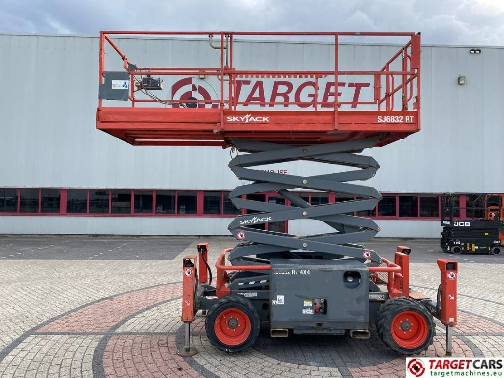 SkyJack SJ6832RT Diesel 4x4 Scissor 6832 Work Lift 1180cm - 剪式升降机:图5 SkyJack SJ6832RT Diesel 4x4 Scissor 6832 Work Lift 1180cm - 剪式升降机:图5
