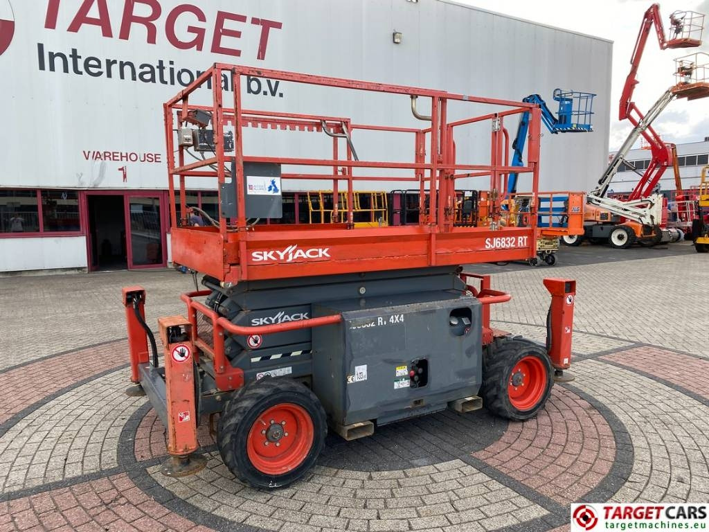 SkyJack SJ6832RT Diesel 4x4 Scissor 6832 Work Lift 1180cm - 剪式升降机:图1 SkyJack SJ6832RT Diesel 4x4 Scissor 6832 Work Lift 1180cm - 剪式升降机:图1