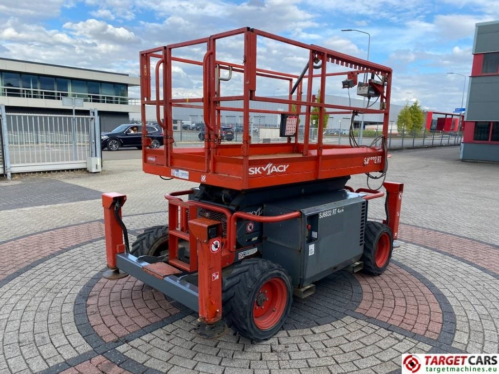SkyJack SJ6832RT Diesel 4x4 Scissor 6832 Work Lift 1180cm - 剪式升降机:图3 SkyJack SJ6832RT Diesel 4x4 Scissor 6832 Work Lift 1180cm - 剪式升降机:图3