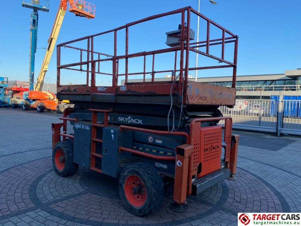 SkyJack SJ8841 RT Diesel 4x4 Scissor Work Lift 1430cm - 剪式升降机:图2 SkyJack SJ8841 RT Diesel 4x4 Scissor Work Lift 1430cm - 剪式升降机:图2
