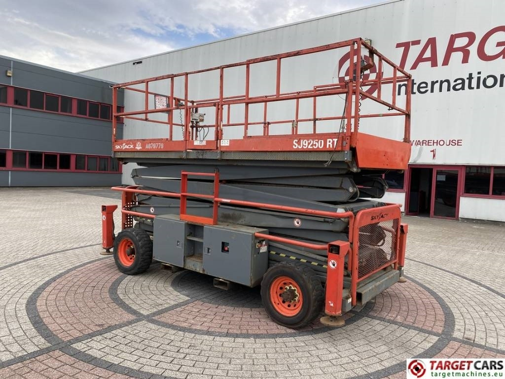 SkyJack SJ9250 RT Diesel 4x4 Scissor Work Lift 1720cm - 剪式升降机:图4 SkyJack SJ9250 RT Diesel 4x4 Scissor Work Lift 1720cm - 剪式升降机:图4