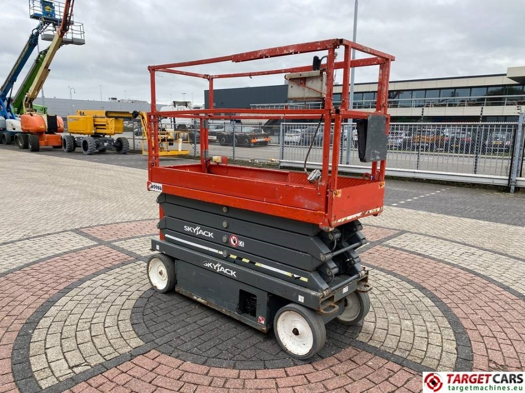 SkyJack SJIII-3226 Electric 3226 Scissor Work Lift 990cm - 剪式升降机:图2 SkyJack SJIII-3226 Electric 3226 Scissor Work Lift 990cm - 剪式升降机:图2