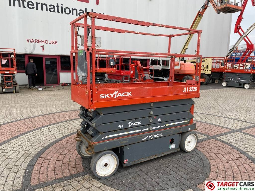 SkyJack SJIII-3226 Electric 3226 Scissor Work Lift 990cm - 剪式升降机:图1 SkyJack SJIII-3226 Electric 3226 Scissor Work Lift 990cm - 剪式升降机:图1