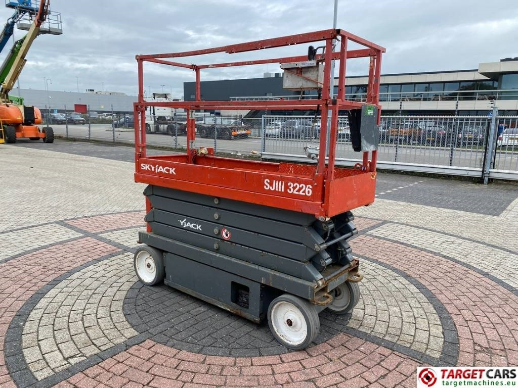 SkyJack SJIII-3226 Electric 3226 Scissor Work Lift 990cm - 剪式升降机:图2 SkyJack SJIII-3226 Electric 3226 Scissor Work Lift 990cm - 剪式升降机:图2