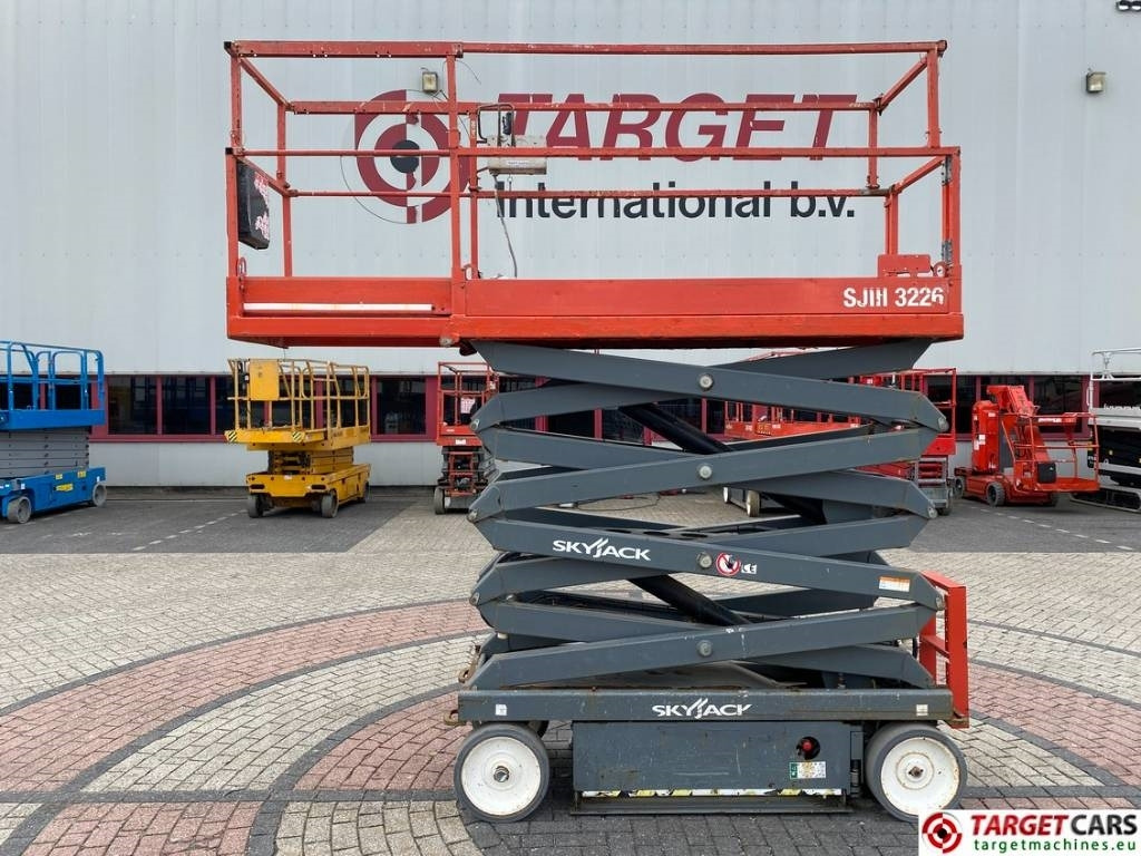 SkyJack SJIII-3226 Electric 3226 Scissor Work Lift 990cm - 剪式升降机:图5 SkyJack SJIII-3226 Electric 3226 Scissor Work Lift 990cm - 剪式升降机:图5