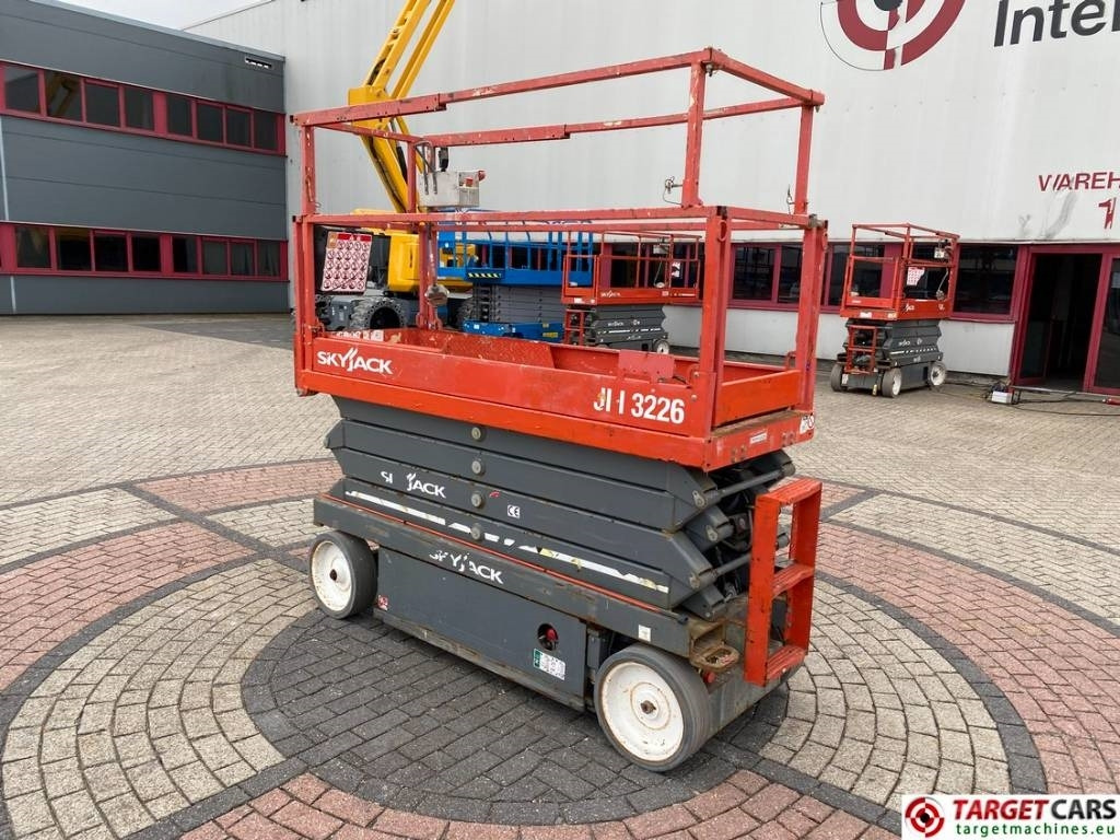 SkyJack SJIII-3226 Electric 3226 Scissor Work Lift 990cm - 剪式升降机:图4 SkyJack SJIII-3226 Electric 3226 Scissor Work Lift 990cm - 剪式升降机:图4