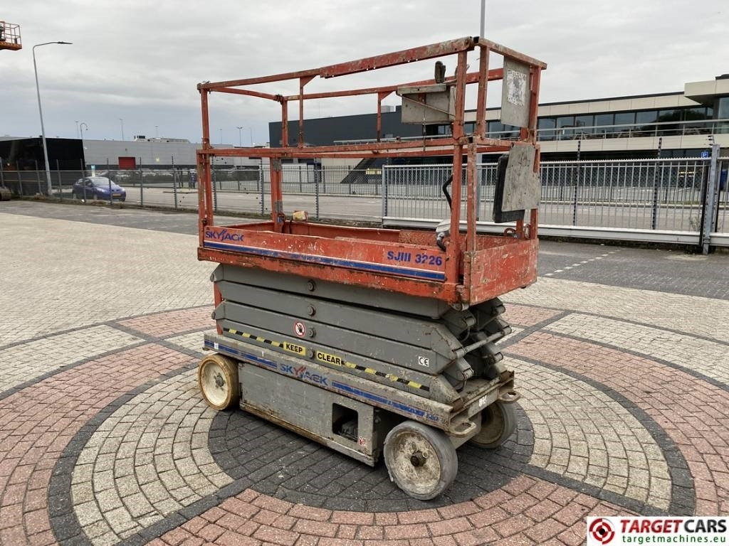 SkyJack SJIII-3226 Electric Scissor Work Lift 990cm - 剪式升降机:图2 SkyJack SJIII-3226 Electric Scissor Work Lift 990cm - 剪式升降机:图2