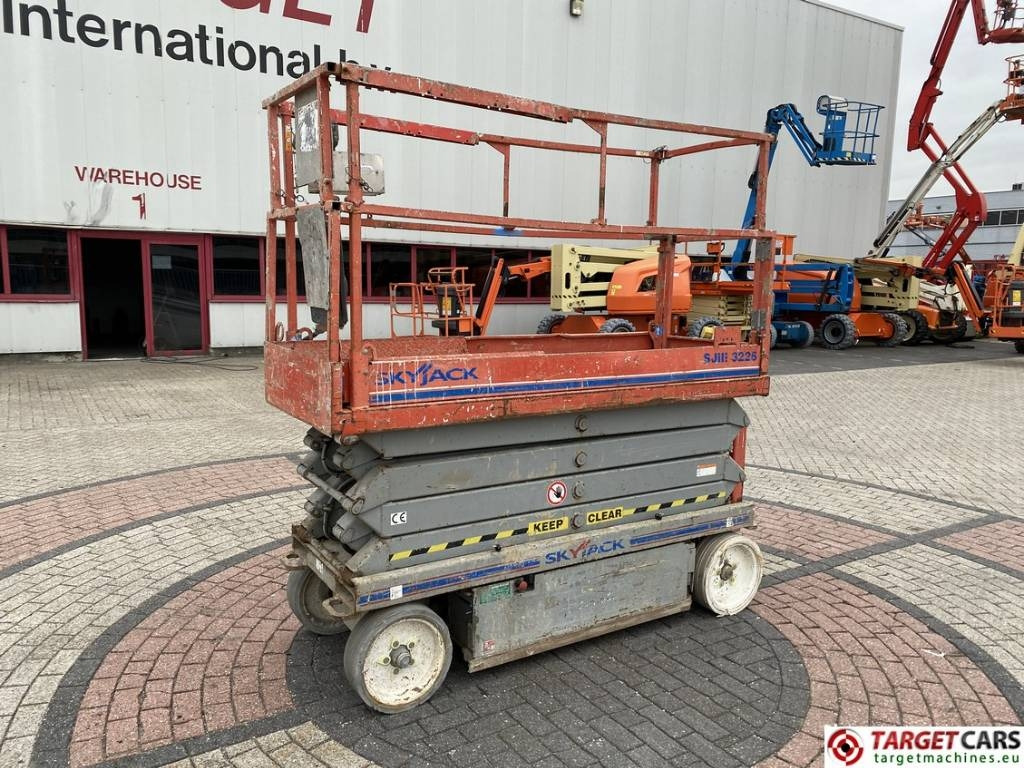 SkyJack SJIII-3226 Electric Scissor Work Lift 990cm - 剪式升降机:图1 SkyJack SJIII-3226 Electric Scissor Work Lift 990cm - 剪式升降机:图1