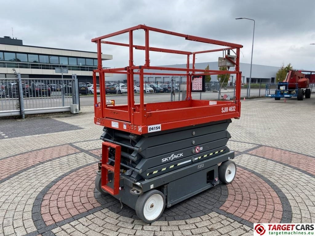 SkyJack SJIII-4632 Electric 4632 Scissor Work Lift 1170cm - 剪式升降机:图3 SkyJack SJIII-4632 Electric 4632 Scissor Work Lift 1170cm - 剪式升降机:图3