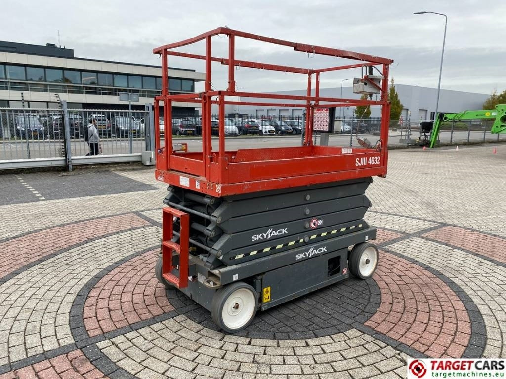 SkyJack SJIII-4632 Electric 4632 Scissor Work Lift 1170cm - 剪式升降机:图3 SkyJack SJIII-4632 Electric 4632 Scissor Work Lift 1170cm - 剪式升降机:图3