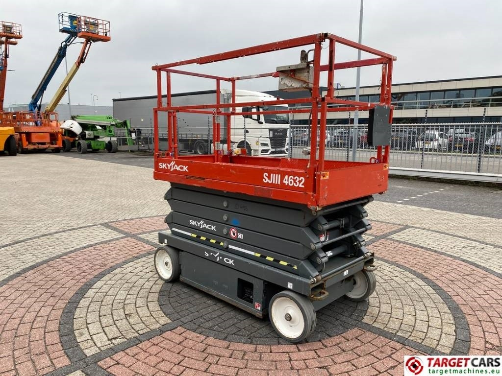 SkyJack SJIII-4632 Electric 4632 Scissor Work Lift 1170cm - 剪式升降机:图2 SkyJack SJIII-4632 Electric 4632 Scissor Work Lift 1170cm - 剪式升降机:图2