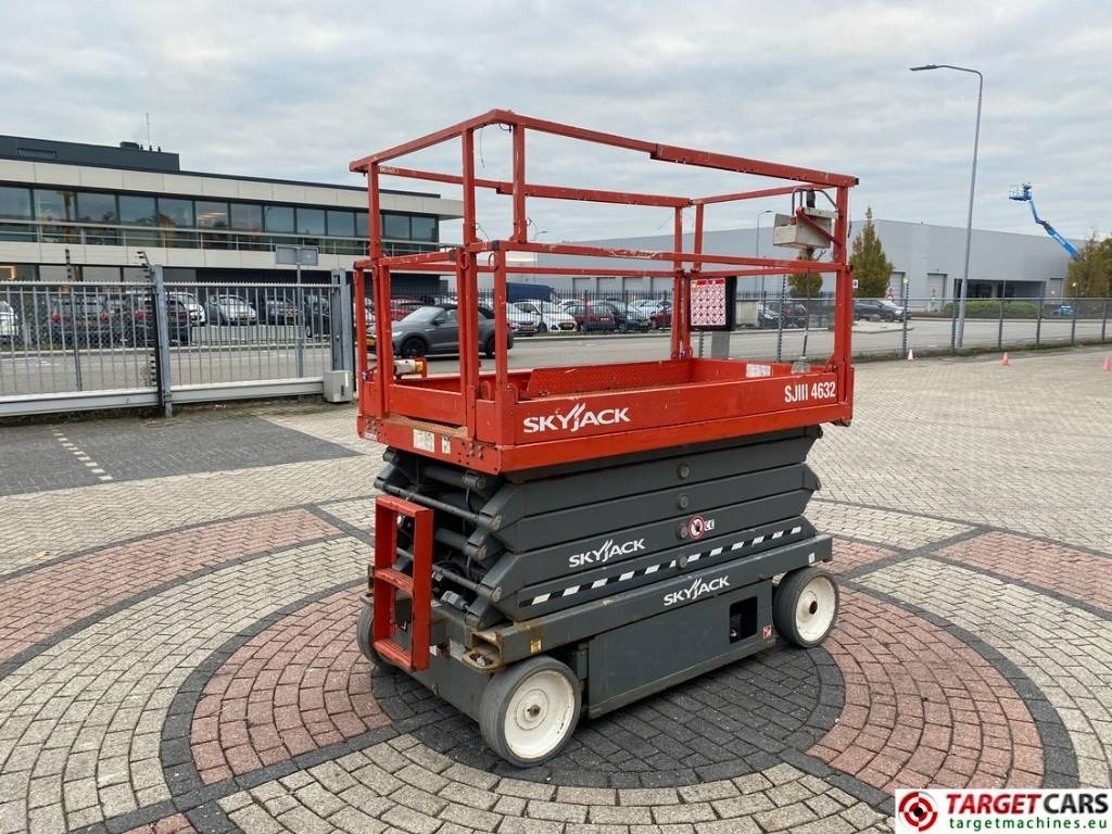 SkyJack SJIII-4632 Electric 4632 Scissor Work Lift 1170cm - 剪式升降机:图3 SkyJack SJIII-4632 Electric 4632 Scissor Work Lift 1170cm - 剪式升降机:图3