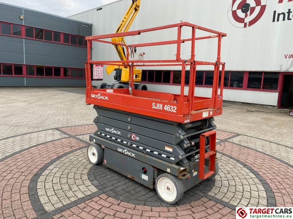 SkyJack SJIII-4632 Electric 4632 Scissor Work Lift 1170cm - 剪式升降机:图4 SkyJack SJIII-4632 Electric 4632 Scissor Work Lift 1170cm - 剪式升降机:图4