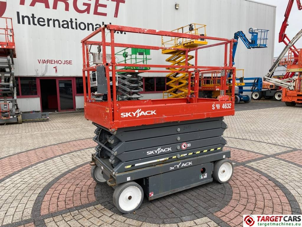 SkyJack SJIII-4632 Electric 4632 Scissor Work Lift 1170cm - 剪式升降机:图1 SkyJack SJIII-4632 Electric 4632 Scissor Work Lift 1170cm - 剪式升降机:图1