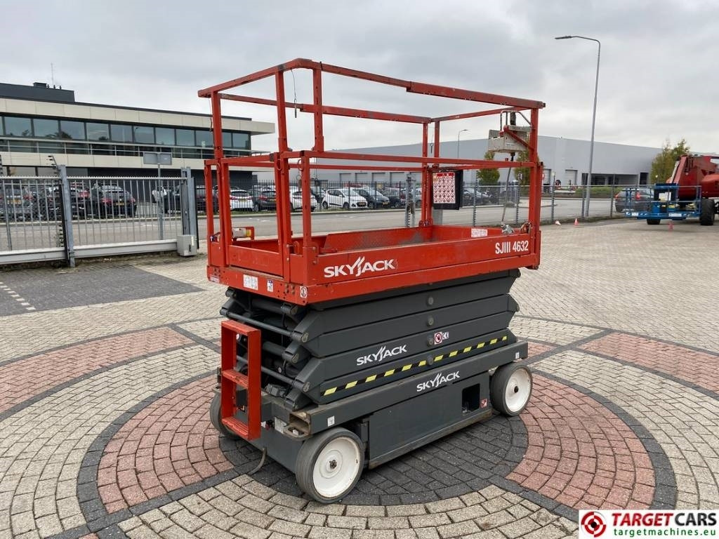 SkyJack SJIII-4632 Electric 4632 Scissor Work Lift 1170cm - 剪式升降机:图3 SkyJack SJIII-4632 Electric 4632 Scissor Work Lift 1170cm - 剪式升降机:图3