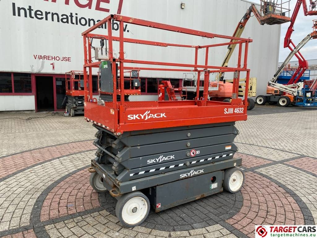 SkyJack SJIII-4632 Electric 4632 Scissor Work Lift 1170cm - 剪式升降机:图1 SkyJack SJIII-4632 Electric 4632 Scissor Work Lift 1170cm - 剪式升降机:图1