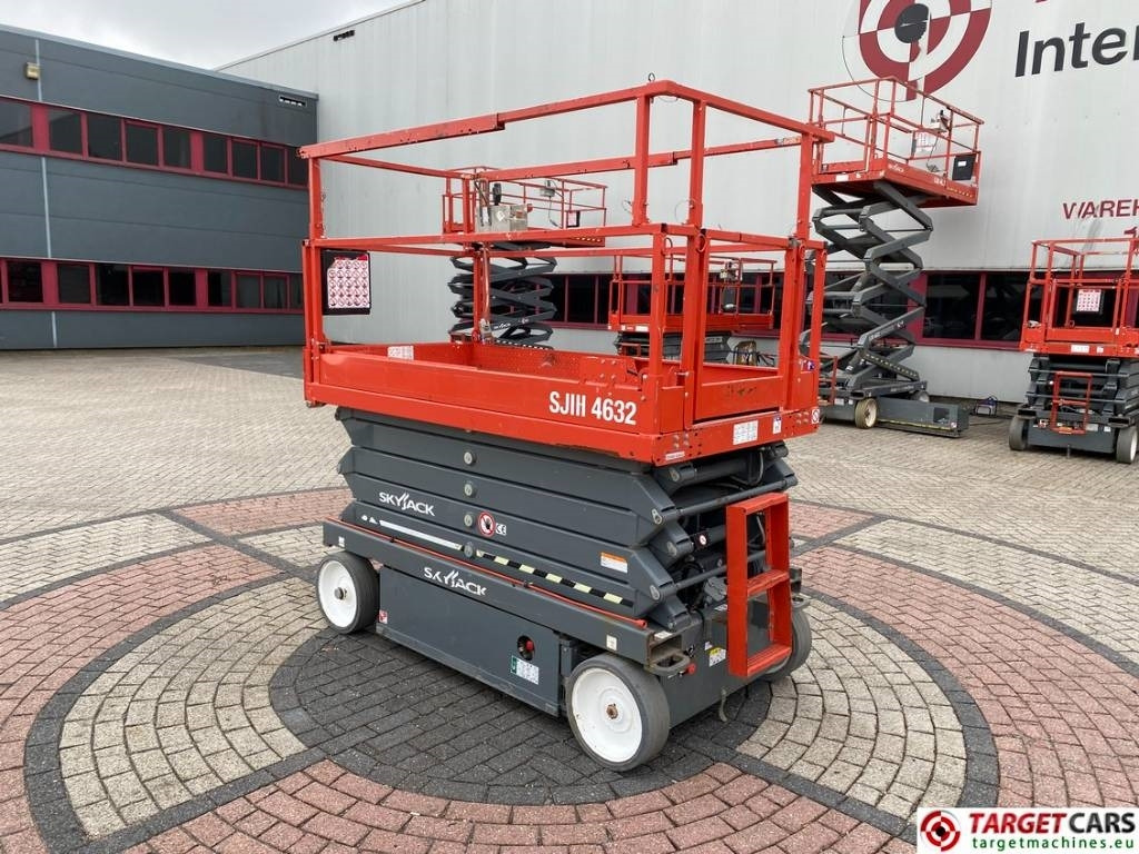SkyJack SJIII-4632 Electric 4632 Scissor Work Lift 1170cm - 剪式升降机:图4 SkyJack SJIII-4632 Electric 4632 Scissor Work Lift 1170cm - 剪式升降机:图4