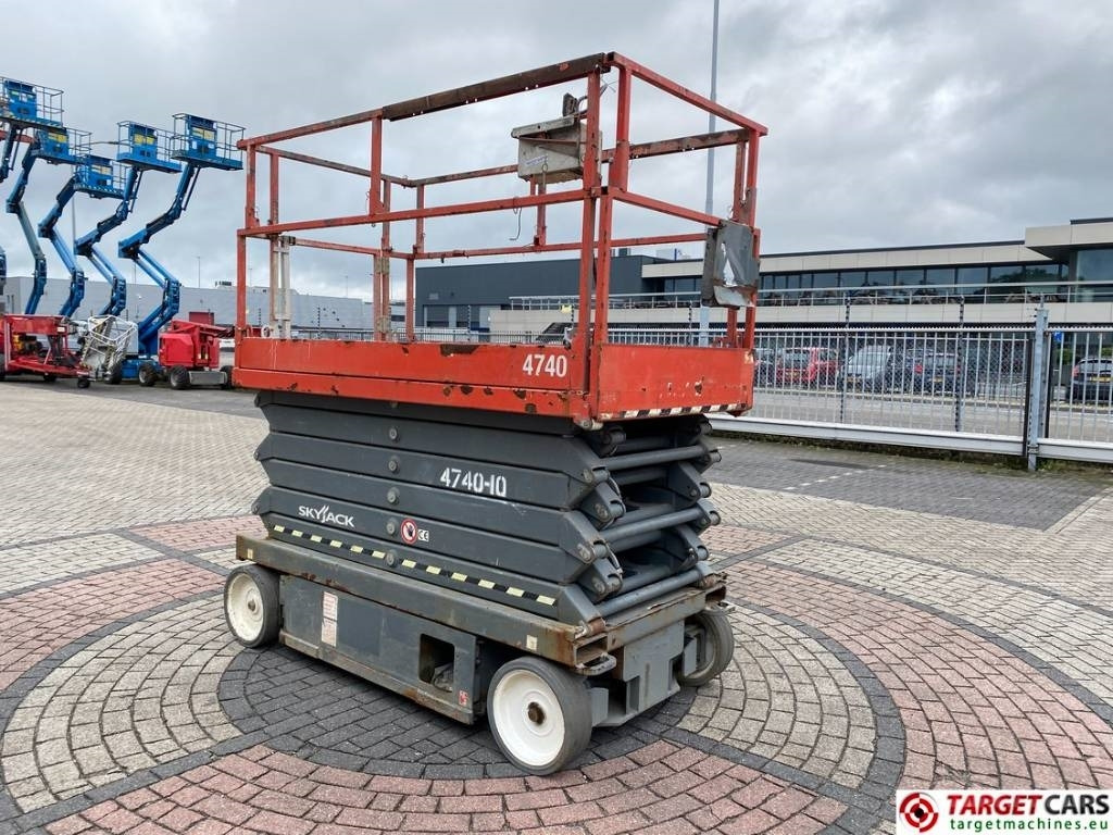 SkyJack SJIII-4740 Electric Scissor 4740 Work Lift 1380cm - 剪式升降机:图2 SkyJack SJIII-4740 Electric Scissor 4740 Work Lift 1380cm - 剪式升降机:图2