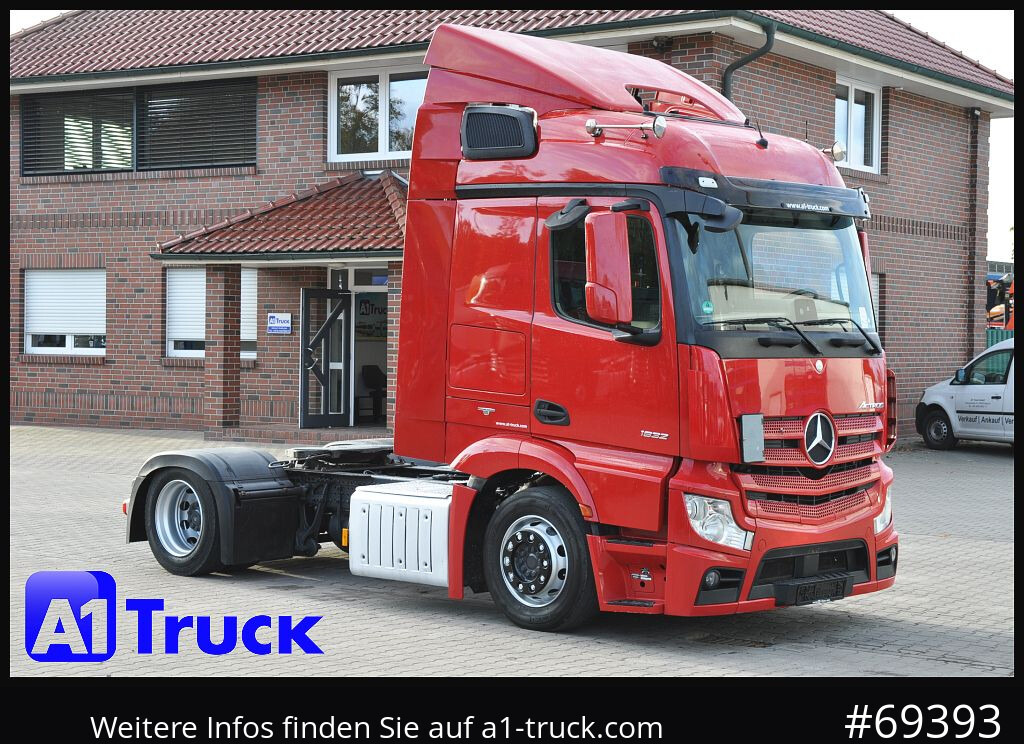 MERCEDES-BENZ Actros 1832, Lowliner, 1 Vorbesitzer - 牵引车:图1 MERCEDES-BENZ Actros 1832, Lowliner, 1 Vorbesitzer - 牵引车:图1