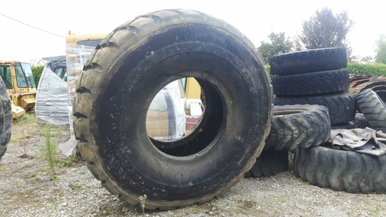 BRIDGESTONE 29/5R35 Pneumatici 29.5R35 in buone condizioni - 轮胎 适用于 建筑机械:图3 BRIDGESTONE 29/5R35 Pneumatici 29.5R35 in buone condizioni - 轮胎 适用于 建筑机械:图3