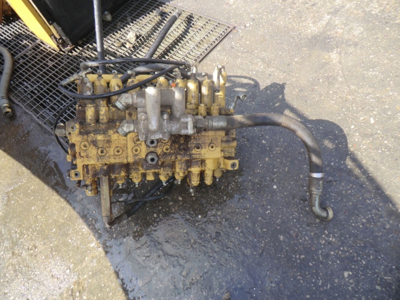 Caterpillar 317B LN Distributore - 液压阀 适用于 建筑机械:图2 Caterpillar 317B LN Distributore - 液压阀 适用于 建筑机械:图2