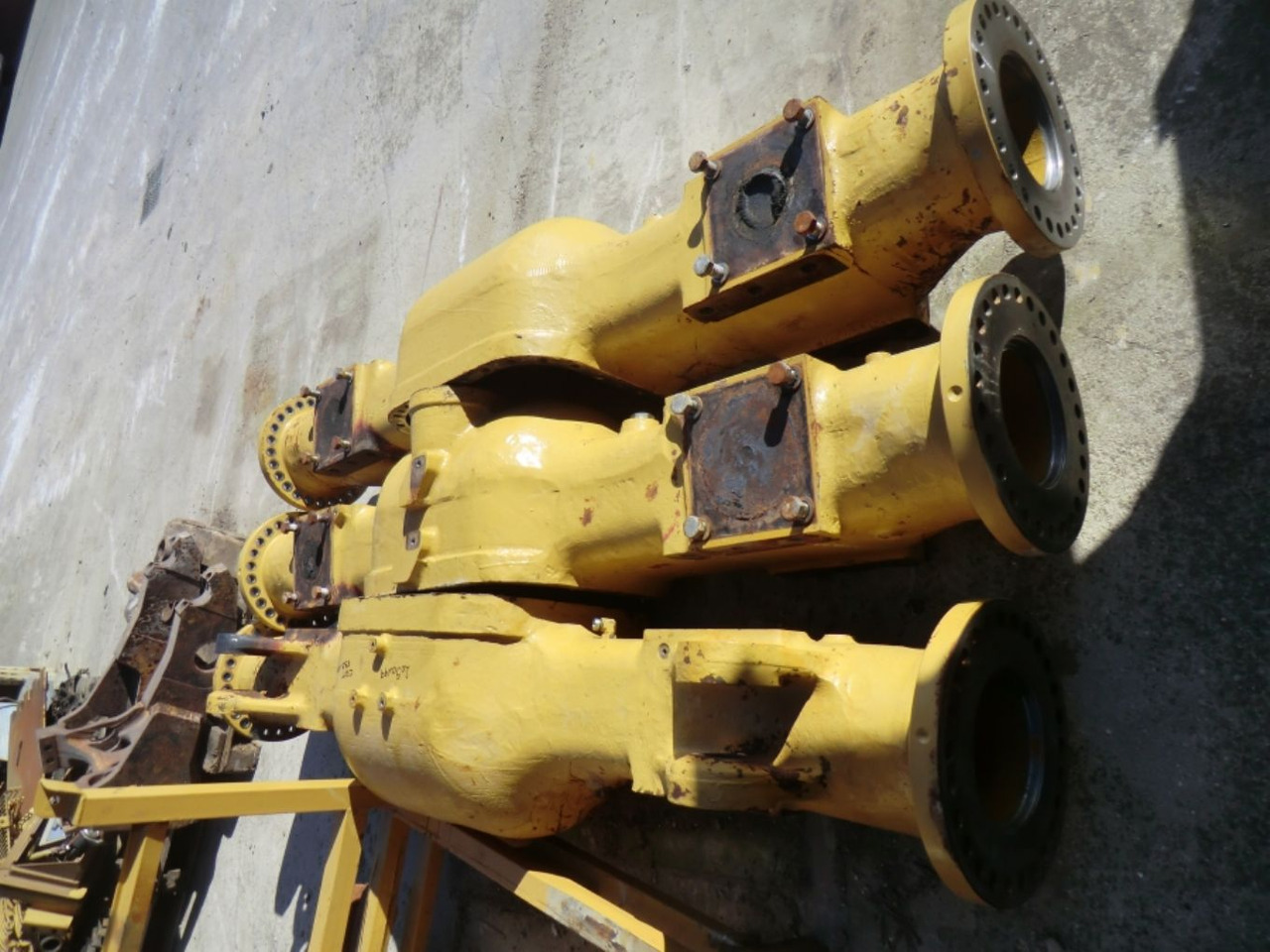 Caterpillar 735 ALLOGGIAMENTO ASSALE CENTRALE - 轴及其零件 适用于 建筑机械:图1 Caterpillar 735 ALLOGGIAMENTO ASSALE CENTRALE - 轴及其零件 适用于 建筑机械:图1