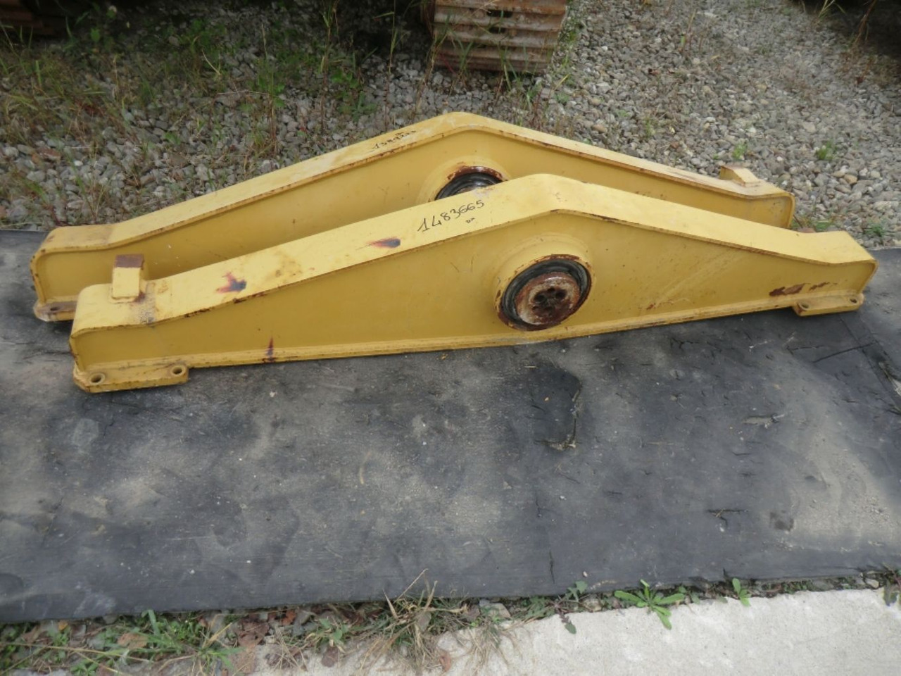Caterpillar 735 Braccetto destro di collegamento assale centrale e posteriore. (ARM AS RH) - 轴及其零件 适用于 建筑机械:图1 Caterpillar 735 Braccetto destro di collegamento assale centrale e posteriore. (ARM AS RH) - 轴及其零件 适用于 建筑机械:图1
