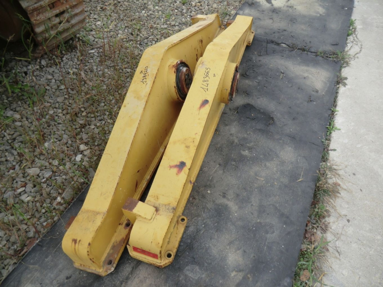 Caterpillar 735 Braccetto sinistro di collegamento assale centrale e posteriore. (ARM AS LH) - 轴及其零件 适用于 建筑机械:图2 Caterpillar 735 Braccetto sinistro di collegamento assale centrale e posteriore. (ARM AS LH) - 轴及其零件 适用于 建筑机械:图2