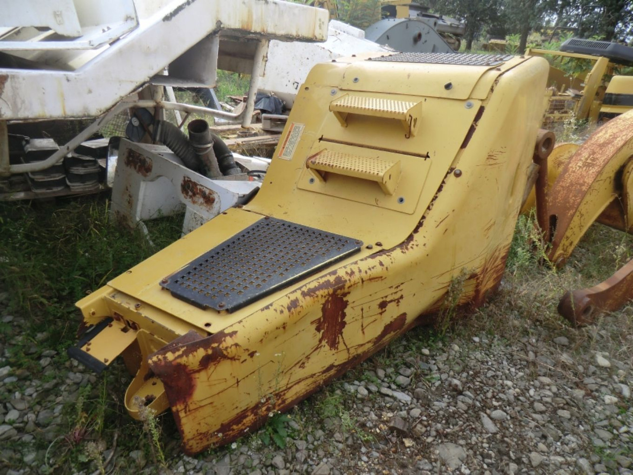 Caterpillar 735 Serbatotio olio idraulico, completo di porta batterie, quadro elettrico. - 液压油箱 适用于 建筑机械:图3 Caterpillar 735 Serbatotio olio idraulico, completo di porta batterie, quadro elettrico. - 液压油箱 适用于 建筑机械:图3