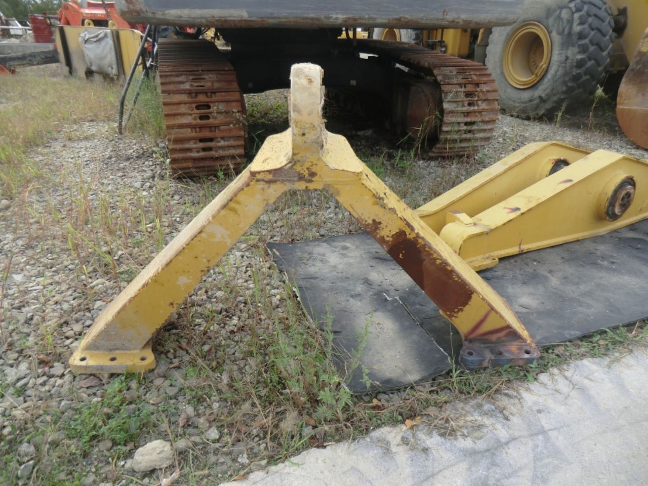 Caterpillar 735 Supporto telaio assale posteriore - 轴及其零件 适用于 建筑机械:图1 Caterpillar 735 Supporto telaio assale posteriore - 轴及其零件 适用于 建筑机械:图1