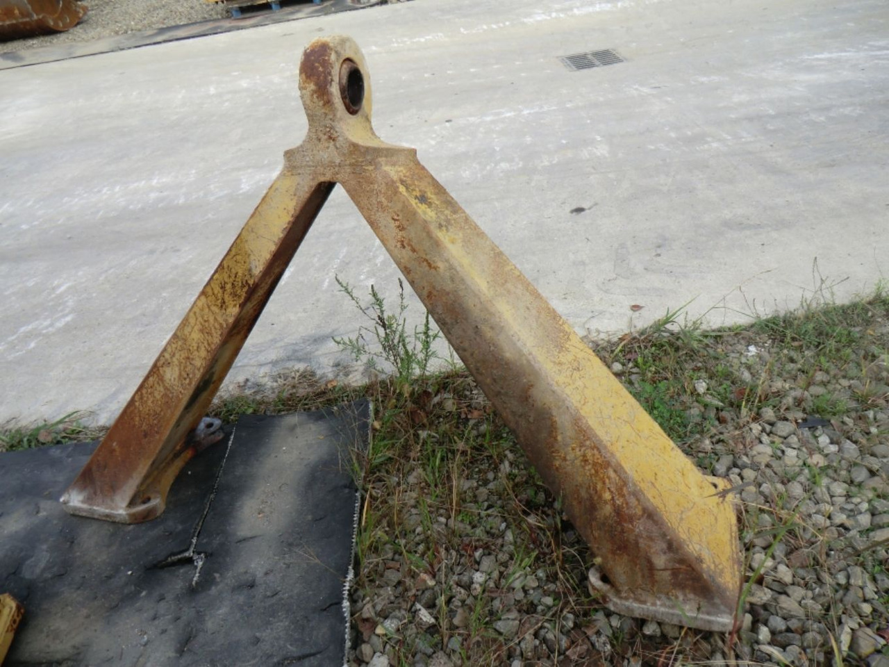 Caterpillar 735 Supporto telaio assale posteriore - 轴及其零件 适用于 建筑机械:图2 Caterpillar 735 Supporto telaio assale posteriore - 轴及其零件 适用于 建筑机械:图2