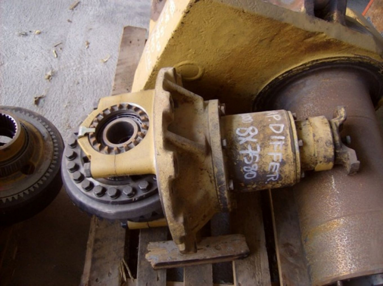 Caterpillar D300D DIFFERENZIALE CON COPPIA CONICA - 差速器 适用于 建筑机械:图1 Caterpillar D300D DIFFERENZIALE CON COPPIA CONICA - 差速器 适用于 建筑机械:图1