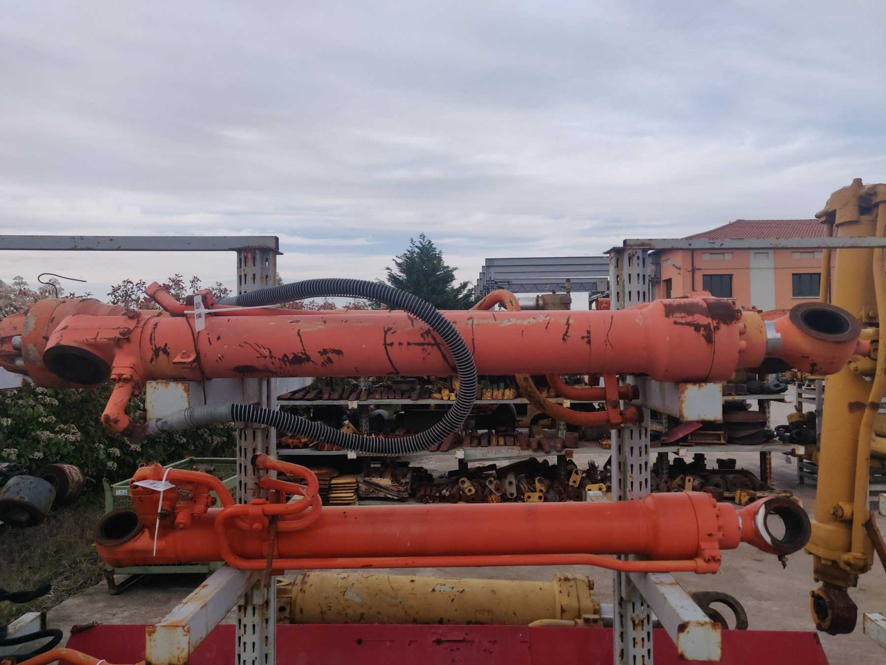 HITACHI ZX240 BAS Cilindro benna - 液压缸 适用于 建筑机械:图1 HITACHI ZX240 BAS Cilindro benna - 液压缸 适用于 建筑机械:图1