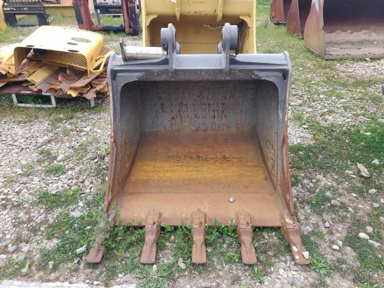 Volvo BUCKET WITH TEETH. QUICK COUPLER - 装载机铲斗:图2 Volvo BUCKET WITH TEETH. QUICK COUPLER - 装载机铲斗:图2