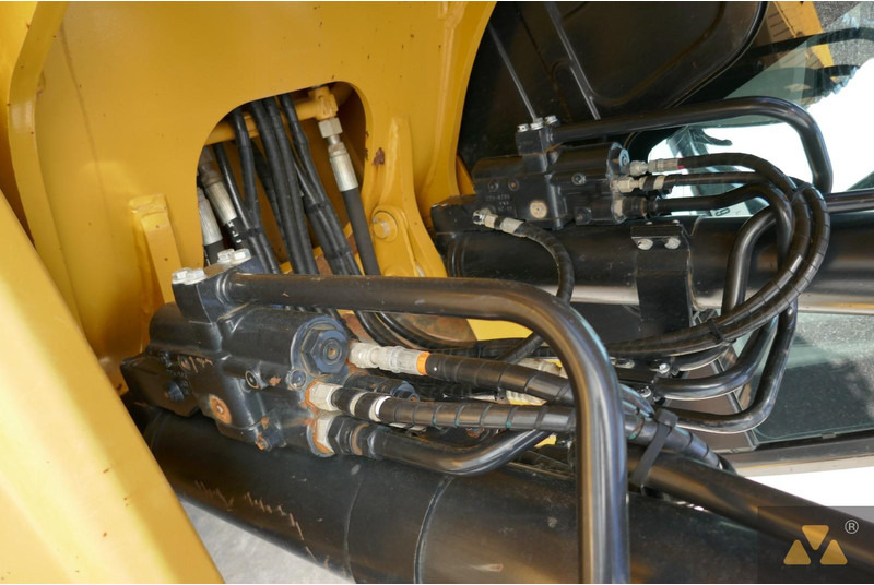 履带式挖掘机 Caterpillar 320FL:图19 履带式挖掘机 Caterpillar 320FL:图19