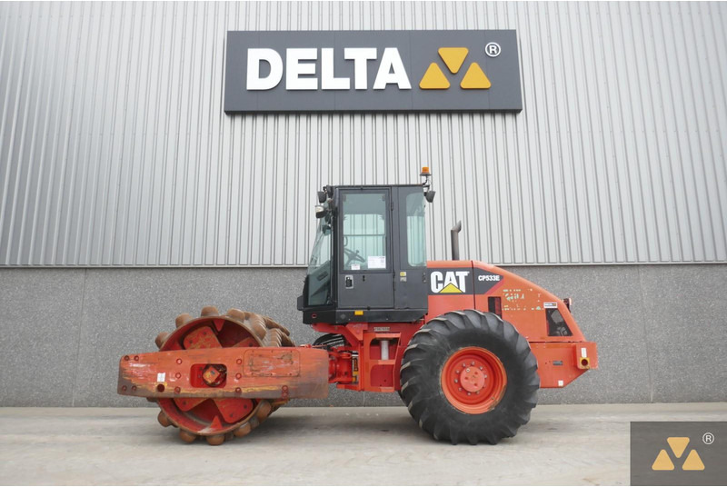 Caterpillar CP533E - 碾压机:图1 Caterpillar CP533E - 碾压机:图1