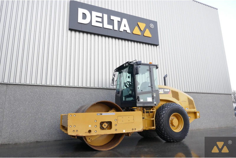 Caterpillar CS64B - 碾压机:图4 Caterpillar CS64B - 碾压机:图4