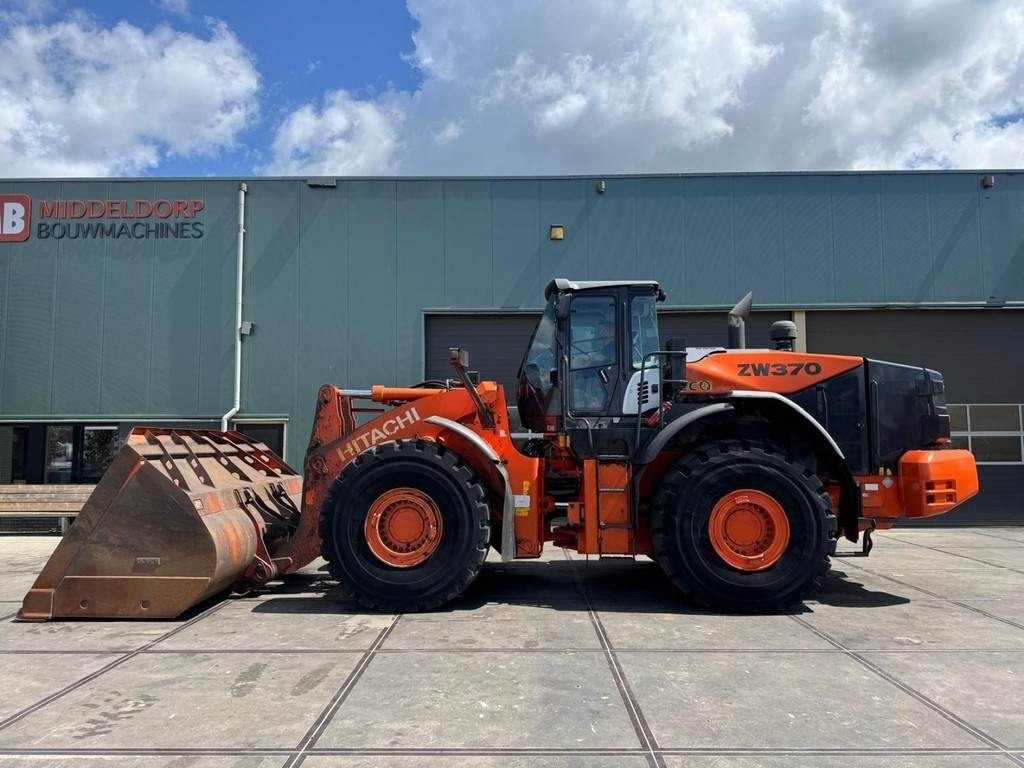 Hitachi ZW370-5B - 轮式装载机:图1 Hitachi ZW370-5B - 轮式装载机:图1