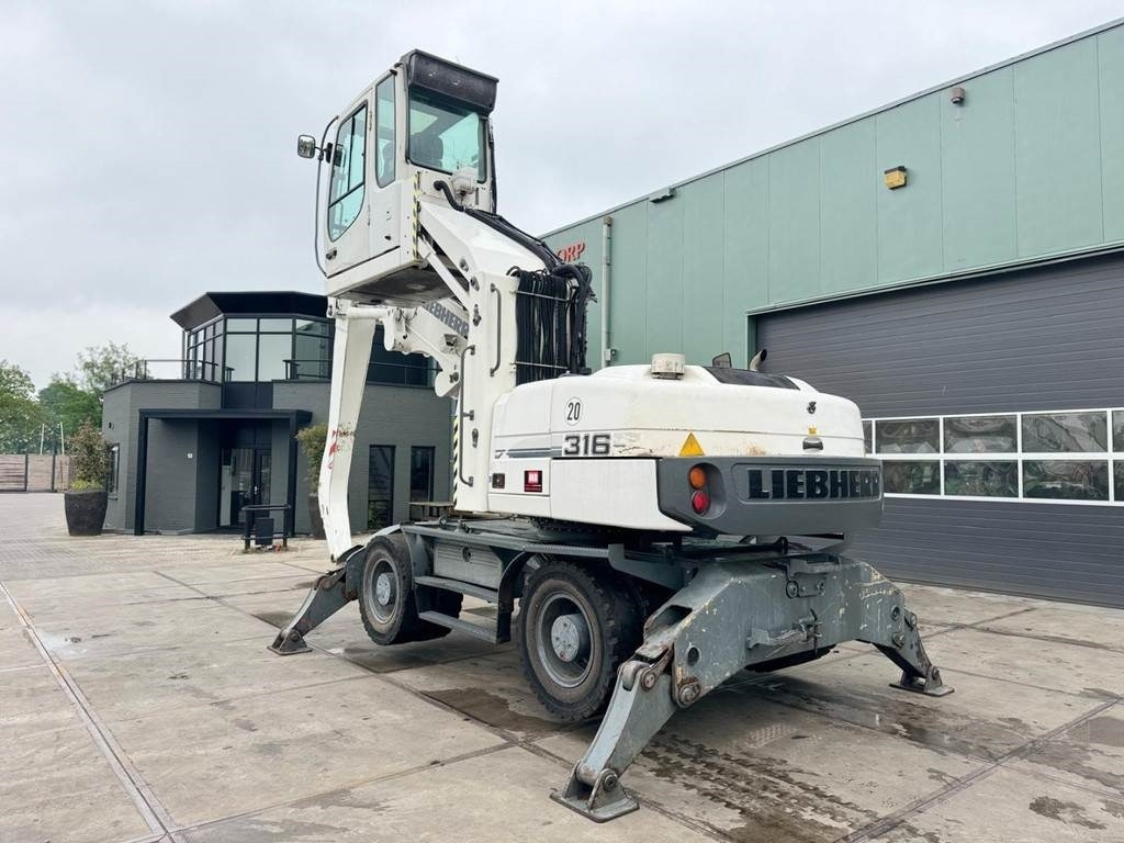 Liebherr A 316 - 垃圾/ 工业叉装车:图3 Liebherr A 316 - 垃圾/ 工业叉装车:图3