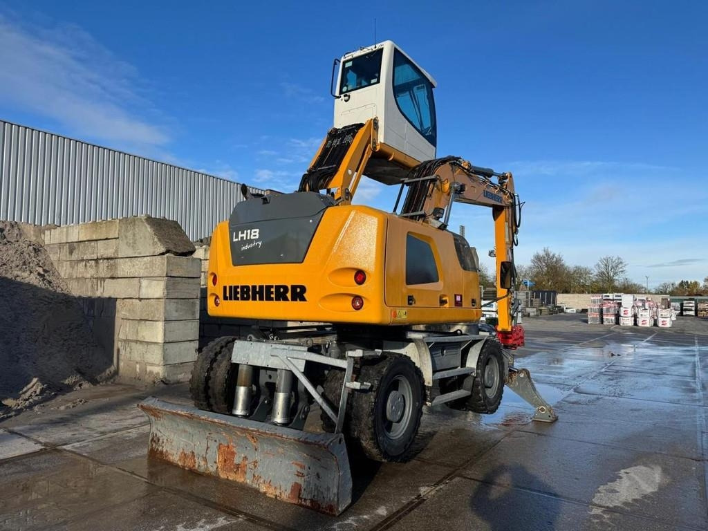 Liebherr LH 18 M - 垃圾/ 工业叉装车:图4 Liebherr LH 18 M - 垃圾/ 工业叉装车:图4