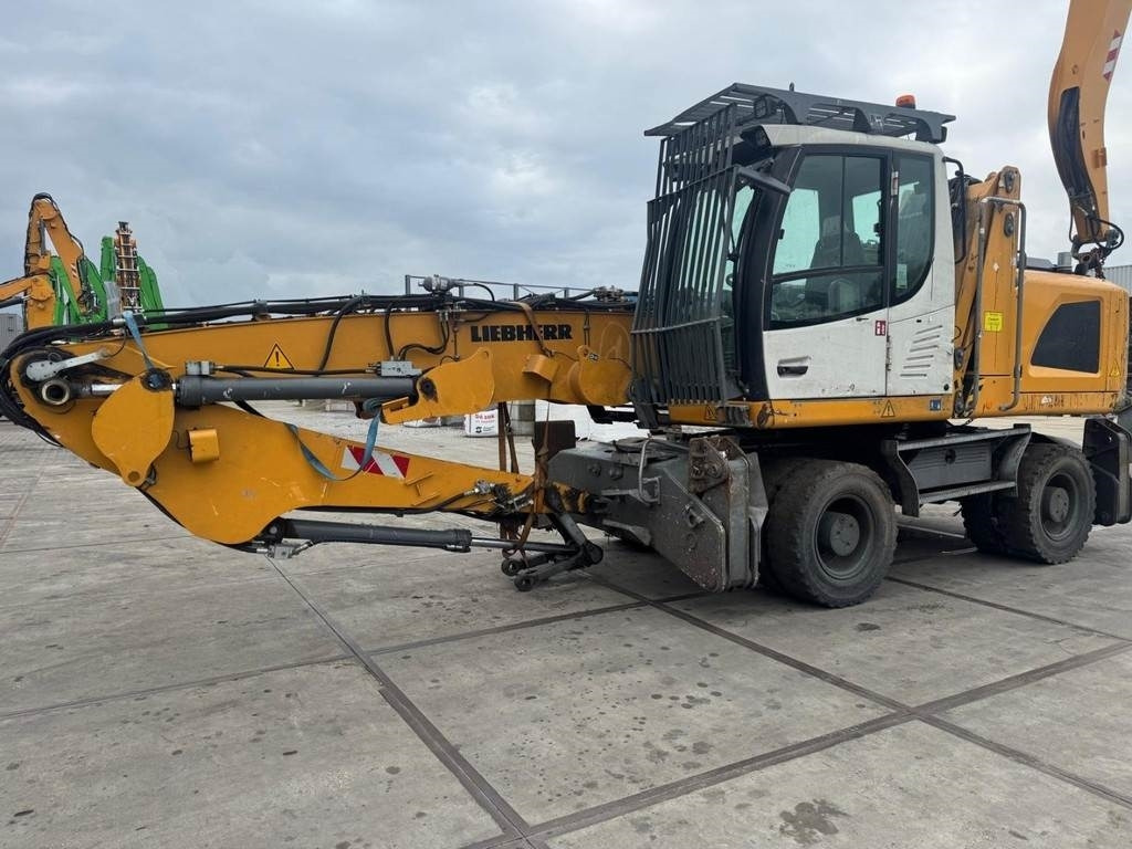 Liebherr LH 22 M - 垃圾/ 工业叉装车:图2 Liebherr LH 22 M - 垃圾/ 工业叉装车:图2