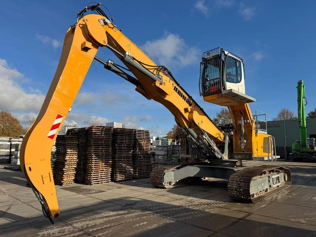 Liebherr LH 40C EW - 垃圾/ 工业叉装车:图2 Liebherr LH 40C EW - 垃圾/ 工业叉装车:图2