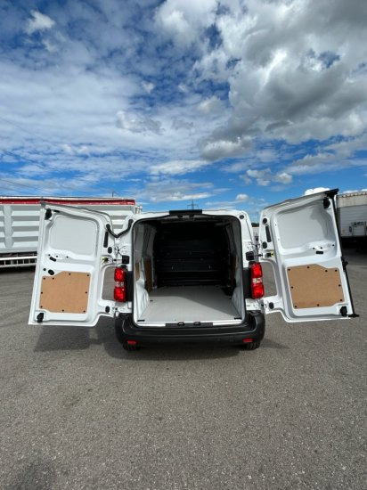 无侧窗厢式货车 Fiat Scudo (L2) M BlueDHi 120 6-Gang inkl. NOVA：图8