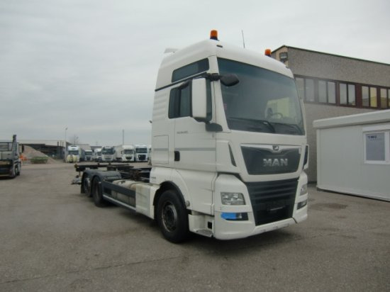 MAN TGX 26.460 XXL 6x2 Liftachse Euro 6 Unterfaltbühne - 集装箱运输车/ 可拆卸车身的卡车:图3 MAN TGX 26.460 XXL 6x2 Liftachse Euro 6 Unterfaltbühne - 集装箱运输车/ 可拆卸车身的卡车:图3