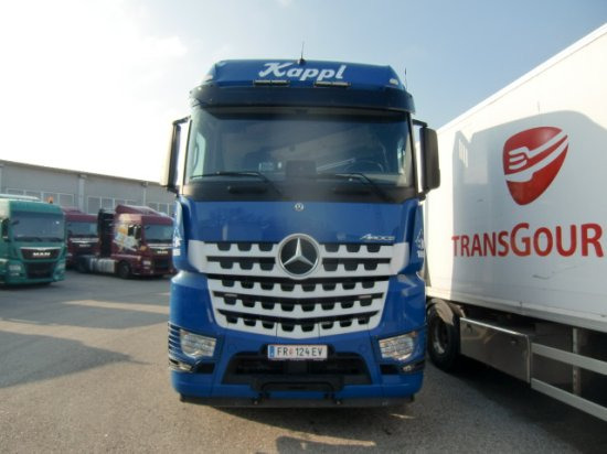 Mercedes-Benz Arocs 3353 6x4 Holztransp., Palfinger Kran Epsilon - 木材运输车, 起重车:图2 Mercedes-Benz Arocs 3353 6x4 Holztransp., Palfinger Kran Epsilon - 木材运输车, 起重车:图2