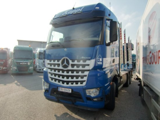 Mercedes-Benz Arocs 3353 6x4 Holztransp., Palfinger Kran Epsilon - 木材运输车, 起重车:图3 Mercedes-Benz Arocs 3353 6x4 Holztransp., Palfinger Kran Epsilon - 木材运输车, 起重车:图3