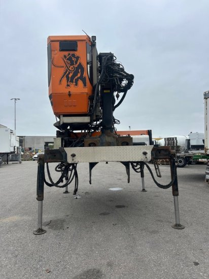 Plateau-Wechselpritsche mit Loglift 140S inkl. Rotator und Greifer - 集装箱运输车/ 可拆卸车身的拖车:图5 Plateau-Wechselpritsche mit Loglift 140S inkl. Rotator und Greifer - 集装箱运输车/ 可拆卸车身的拖车:图5