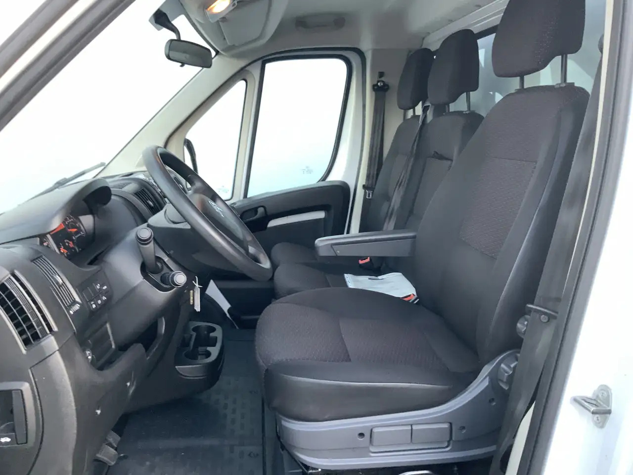 Citroen Jumper 2.2 BlueHDi 165 L3 3.5t Meubel bak & Deuren Airco - 厢式货车:图4 Citroen Jumper 2.2 BlueHDi 165 L3 3.5t Meubel bak & Deuren Airco - 厢式货车:图4